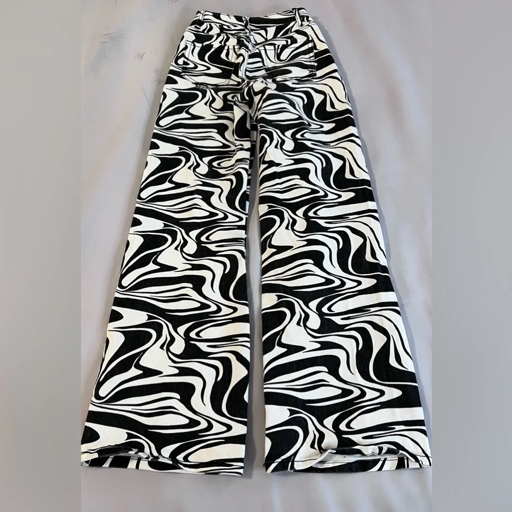 SO Super High‎ Rise Wide Leg Jean/Size 0/24W White/ Black